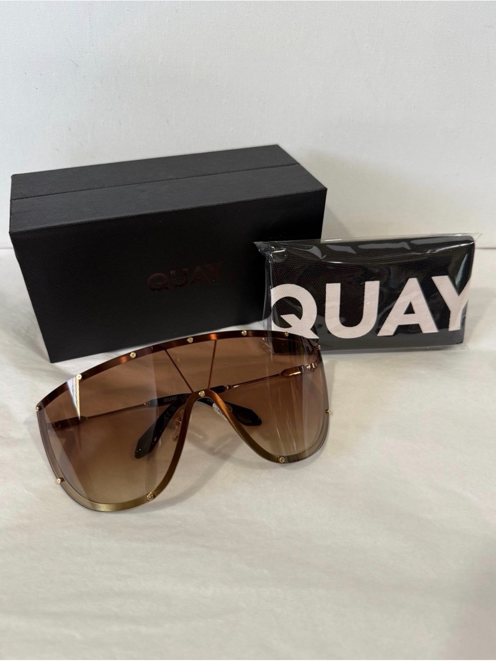 Quay Australia ON SET